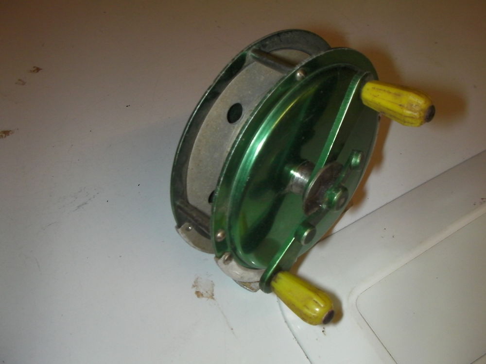  Moulinet ancien "made in France" mod&egrave;le 107 Sports