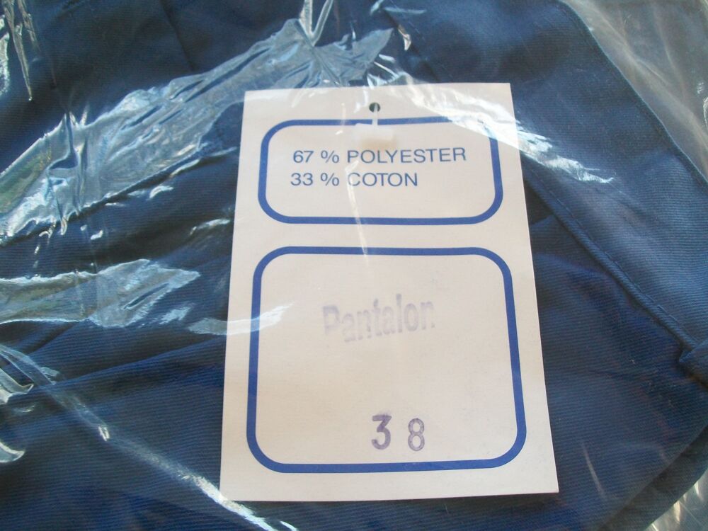  pantalon bleu
neuf jamais port&eacute;
taille 38 Vtements