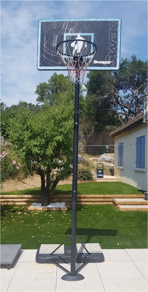 Poteau et panier de basket mobile sur socle et ballon 60 Mjannes-le-Clap (30)