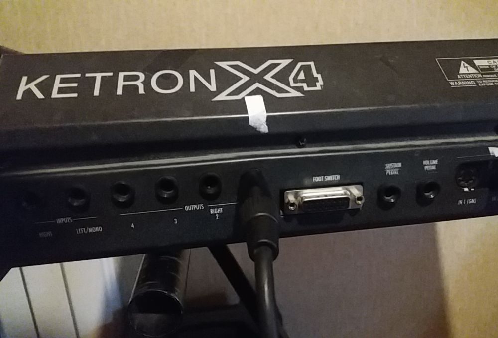 EXPANDEUR ketron 4 ( sequenceur ) Instruments de musique