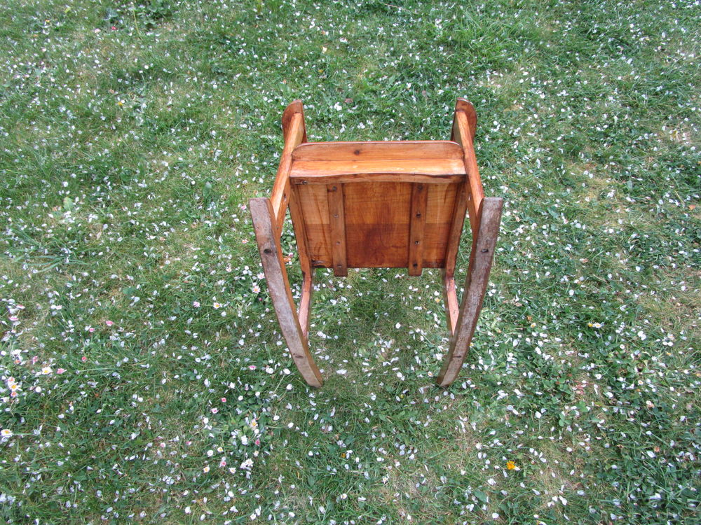 TROIS CHAISES UN ROCKING CHAIR + DEUX CHAISES ENFANT Mobilier enfants
