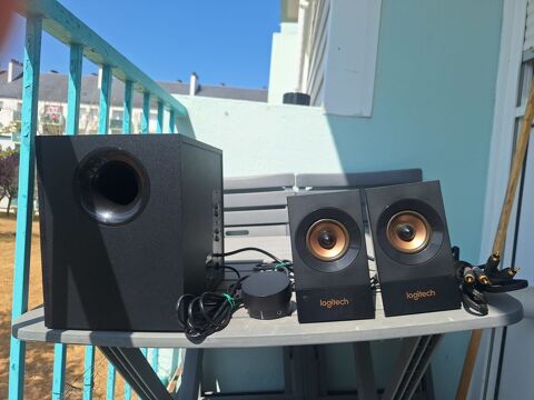 Enceintes Logitech avec Caisson de basses LOGITECH 20 Douarnenez (29)
