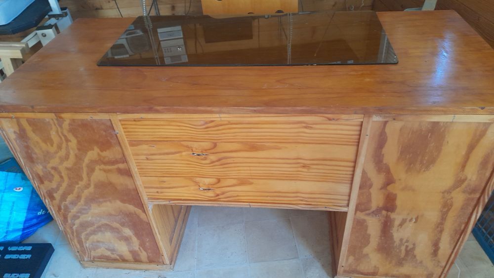 BUREAU EN BOIS MASSIF AVEC CHAISE Meubles