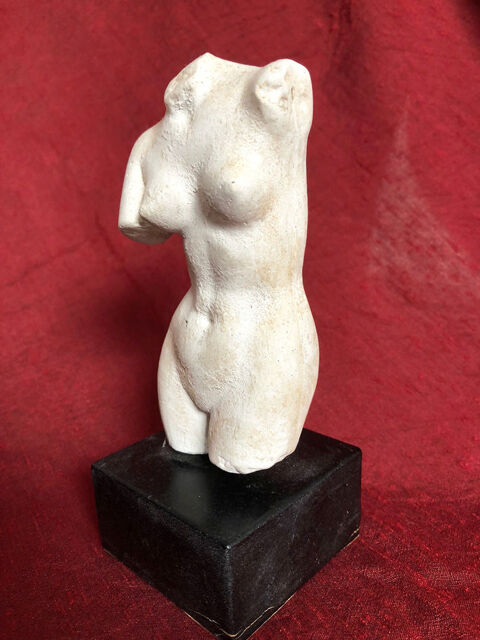 Statuette en pierre blanche cruse - Crte 35 Rambouillet (78)
