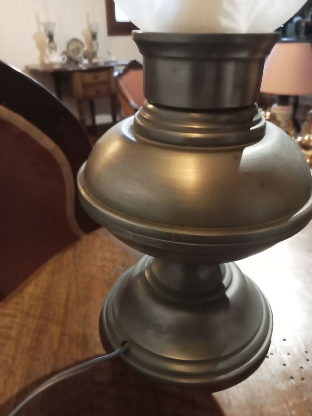 Lampe ancienne sur pied en &eacute;tain D�coration