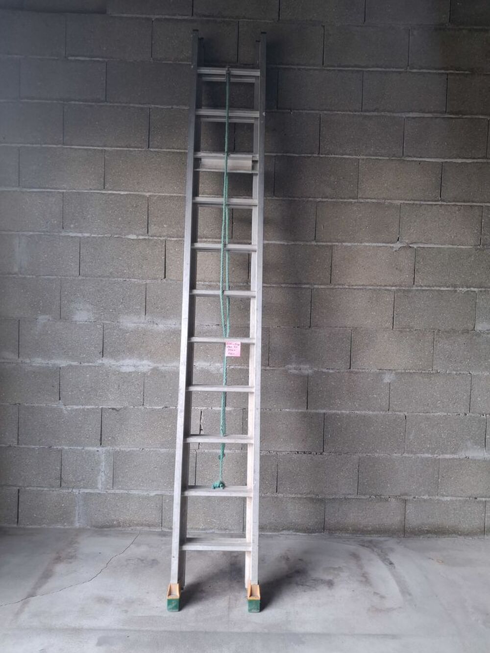 Mat&eacute;riel MACC divers
projecteurs, caisses, escabeaux Bricolage