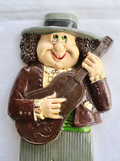 GUITARISTE  FLAMENCO  :  CERAMIQUE 18.5 Anglet (64)