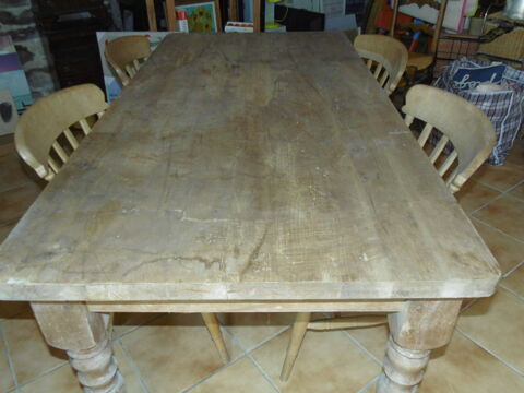 Grande Table sapin avec 4 chaises sapin. 320 Cherrueix (35)
