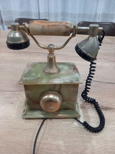 Tlphone  en marbr 80 Montlimar (26)