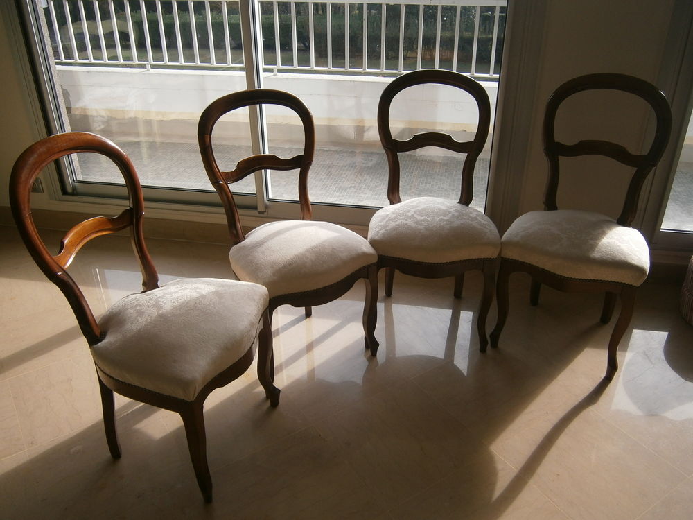 Table ovale, extensible en noyer 19i&egrave;me + 4 Chaises Meubles