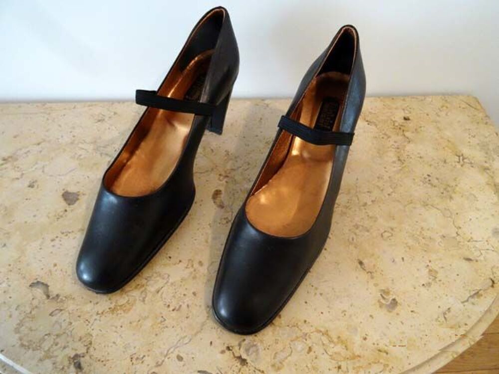 Chaussures femme cuir, ACCESSOIRE DIFFUSION, noires, p. 37 Chaussures