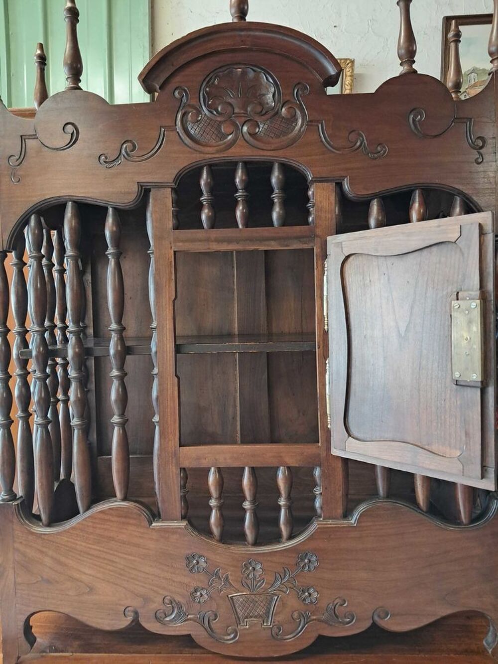 Paneti&egrave;re &agrave; fuseaux ancienne, style proven&ccedil;al Meubles
