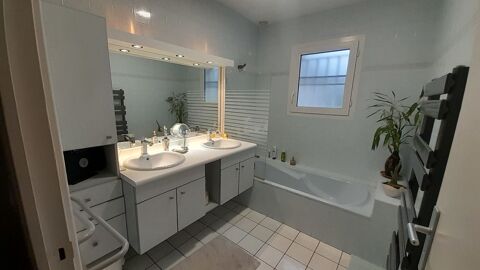 Salle de bains complète avec WC et lave mains 390 La Primaube (12)