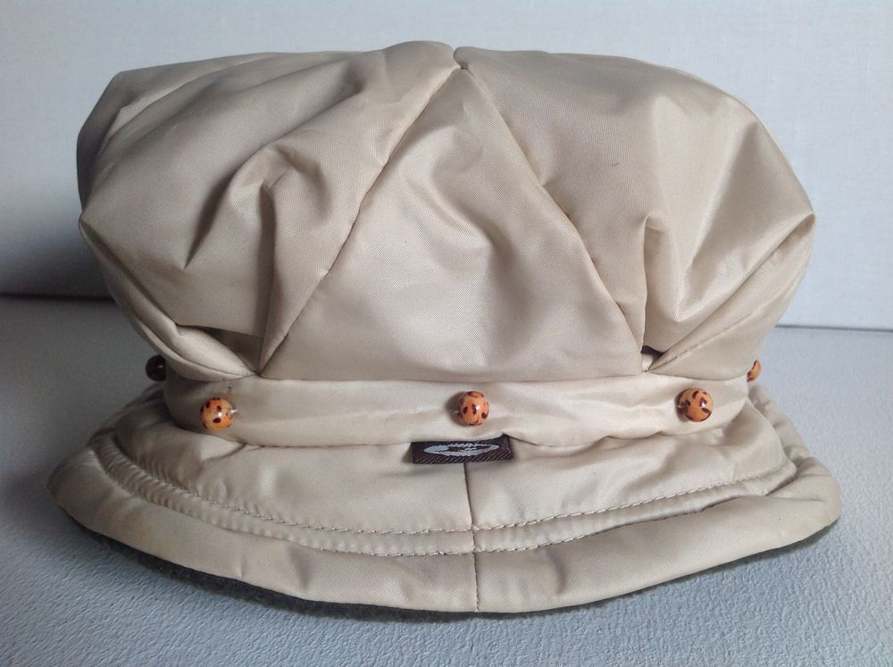 BOB BEIGE IMPERM&Eacute;ABLE POLAIRE Taille Unique Envoi Possible
Vêtements