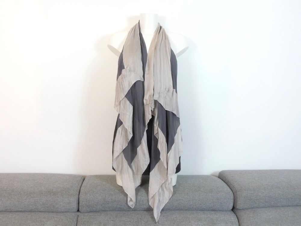 Foulard/ Echarpe Pliss&eacute; Gris et Ecru avec son Noeud Vêtements