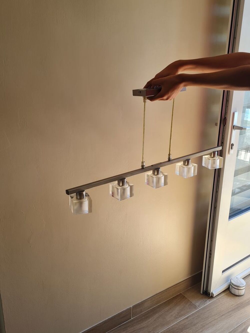 lustre moderne fourni avec ampoules bon &eacute;tat Décoration