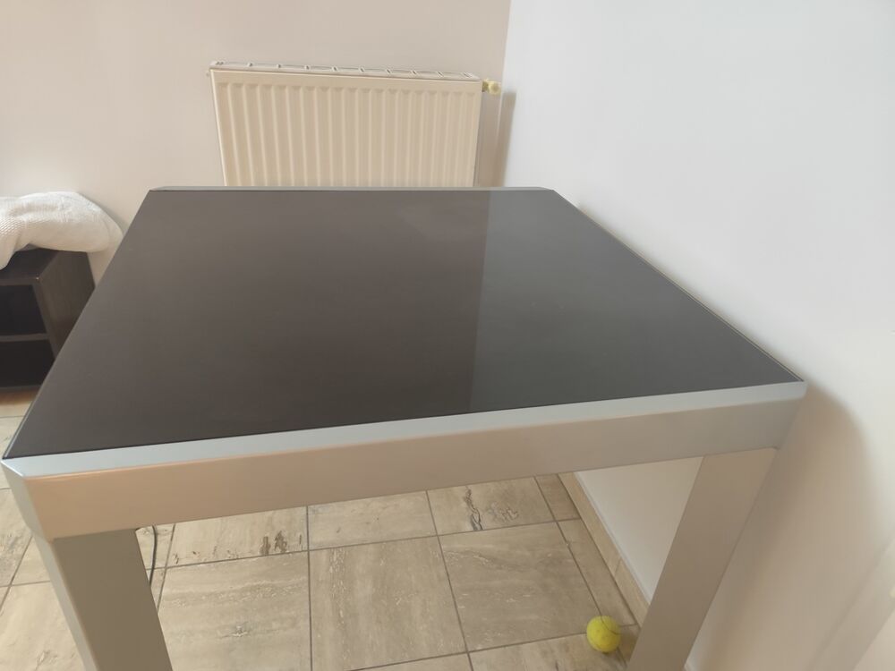 table a mang&eacute; en verre Meubles