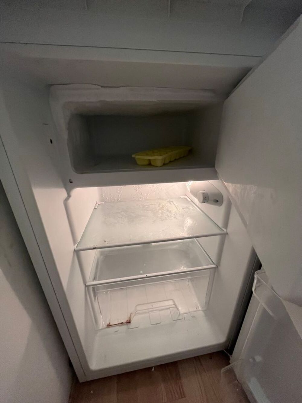 R&eacute;frig&eacute;rateur capacit&eacute; 90 litres avec freezer Electroménager