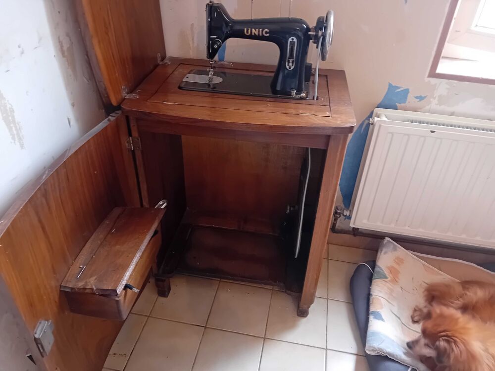 ancienne machine &agrave; coudre Meubles