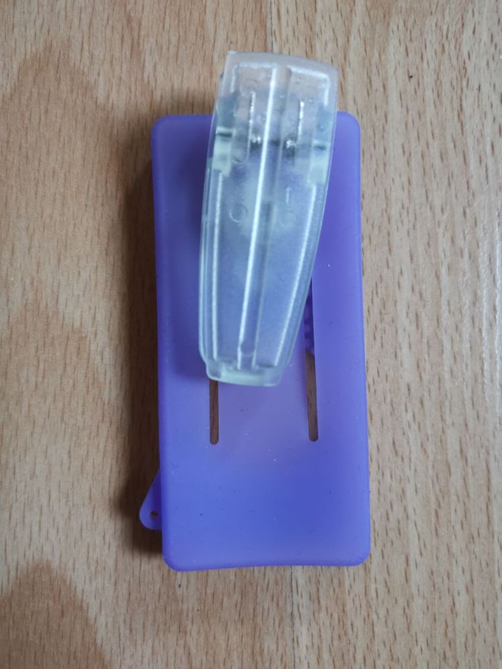 Coque en silicone violette strass&eacute; pour ipod Audio et hifi