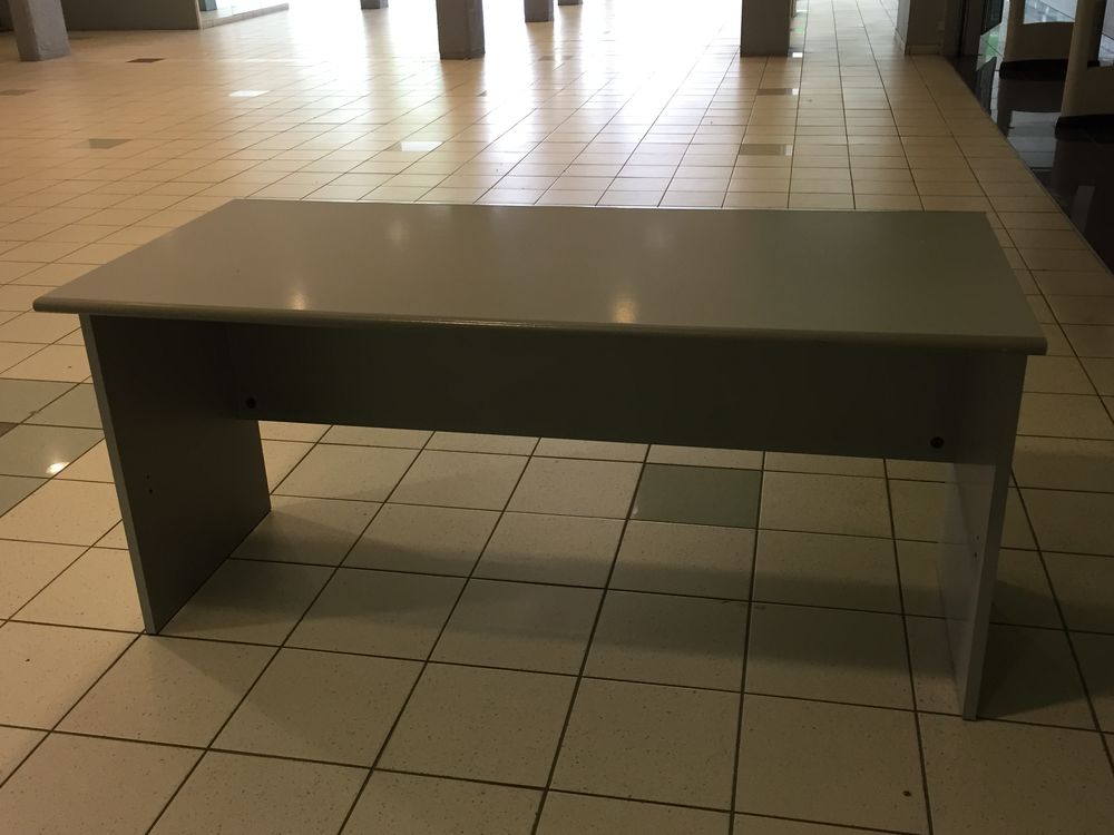 Bureau m&eacute;lamin&eacute; gris Meubles