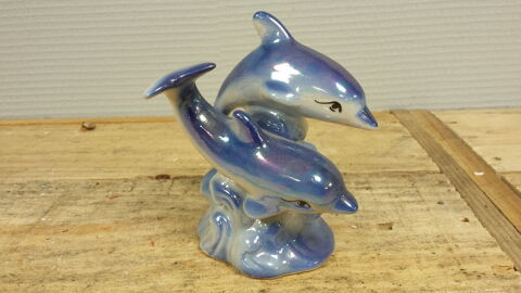 Statuette de couple de dauphins sur grosse vague 0 Tours (37)