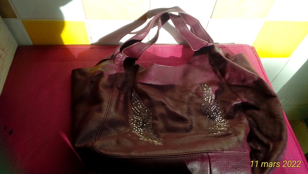 Sac &agrave; main imitation cuir. Maroquinerie