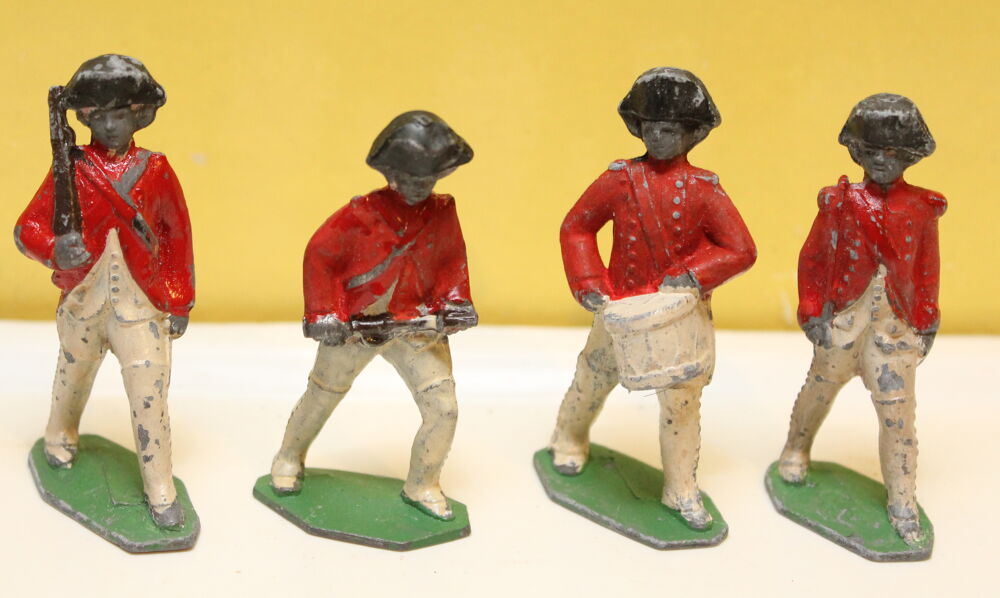 Figurines anciennes en plomb, habits rouges Jeux / jouets