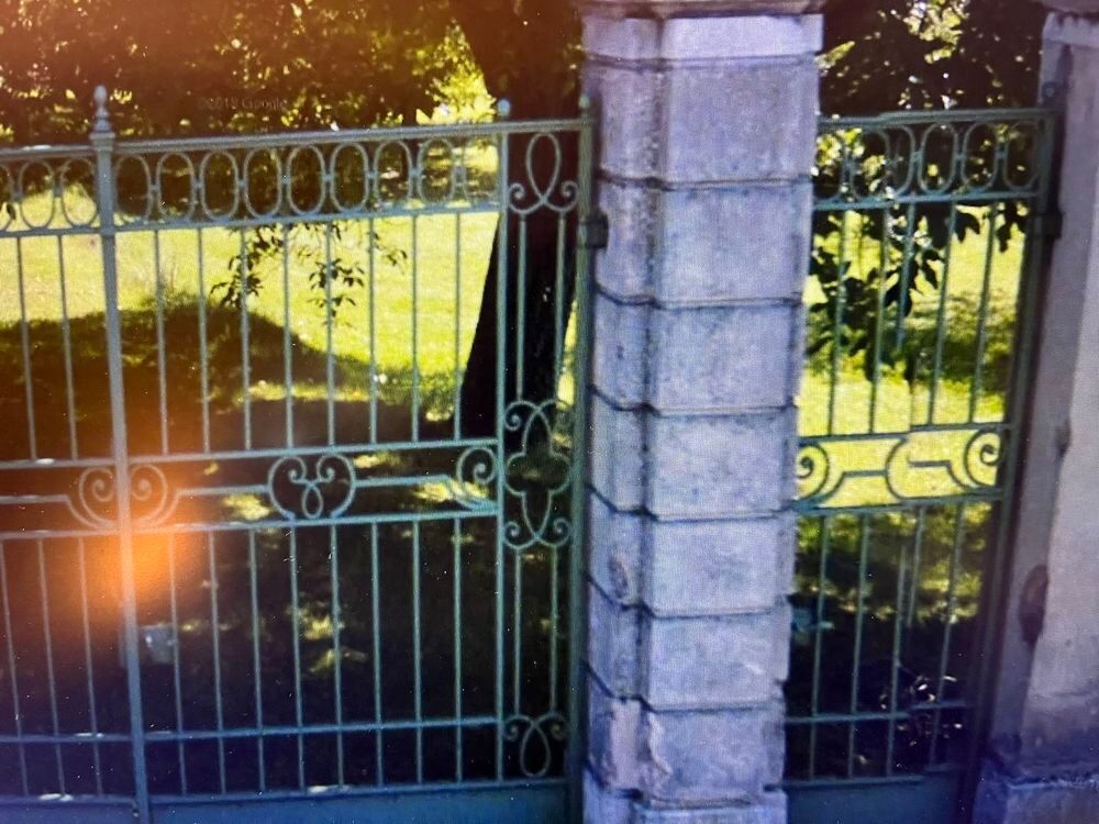 SUPERBE PORTAIL ANCIEN EN FER PLEIN FORGE POUR PROPRIETE Jardin