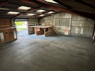  Parking / Garage  louer 320 m