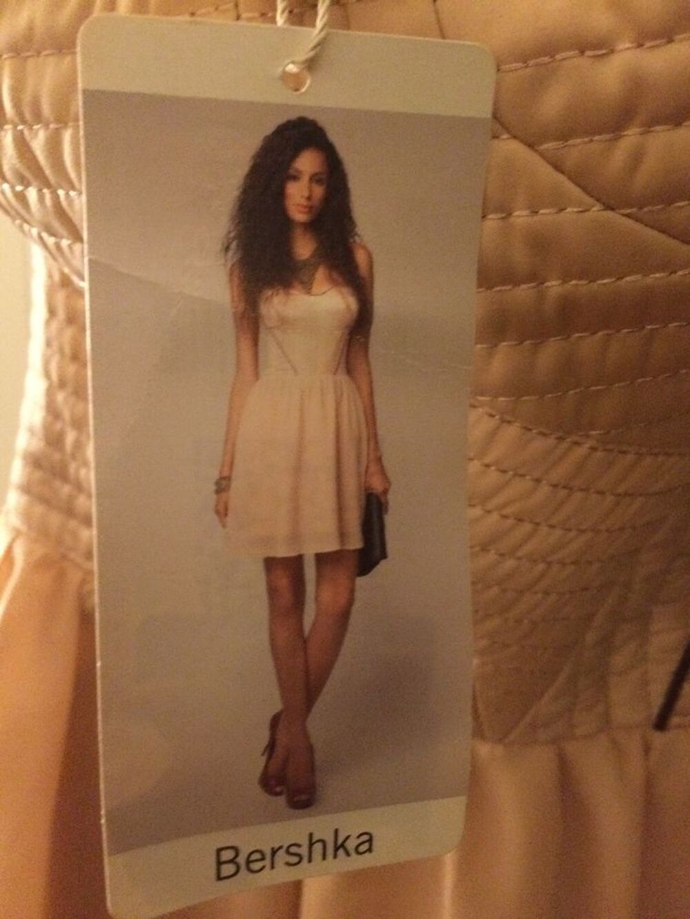 Magnifique robe du soir ou coktail BERSHKA neuve. Vtements