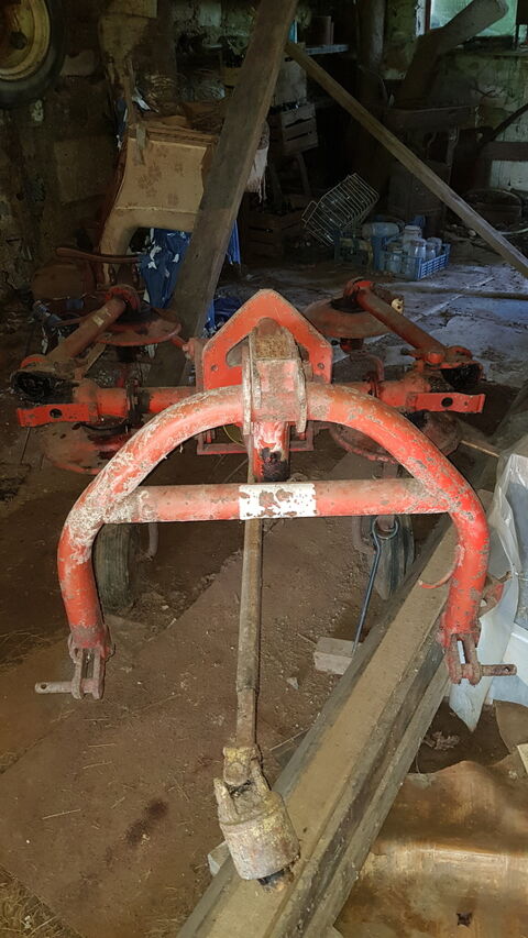 Faneuse pirouette kuhn SF440 M Tracteur Trois Points cardan 50 Revin (08)