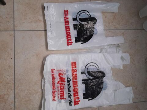 Lot de 6 sacs plastique publicitaires grand format neufs. Montblanc (34)
