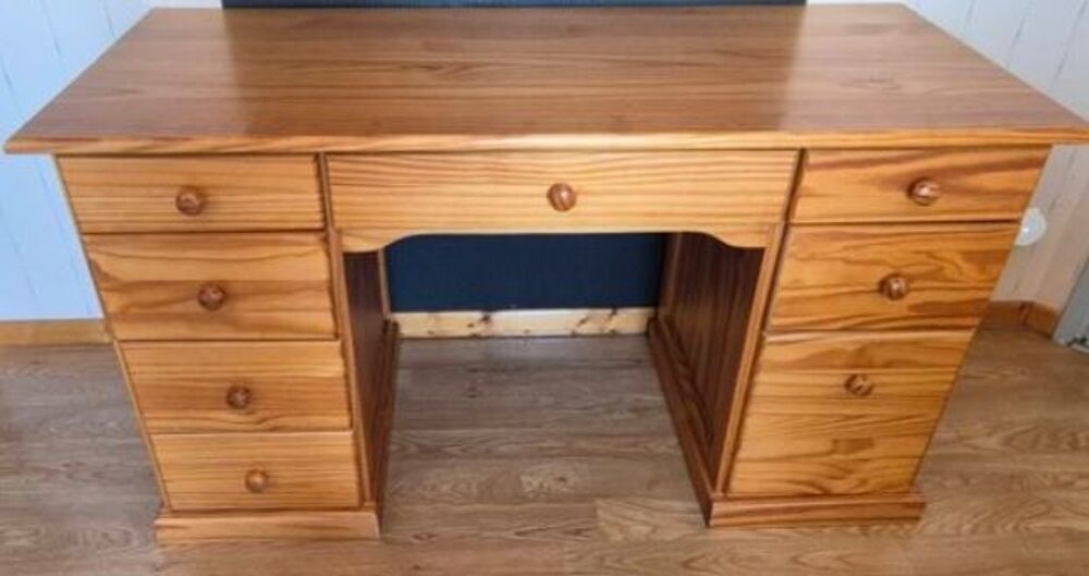 BUREAU EN BOIS MASSIF AVEC CHAISE Meubles