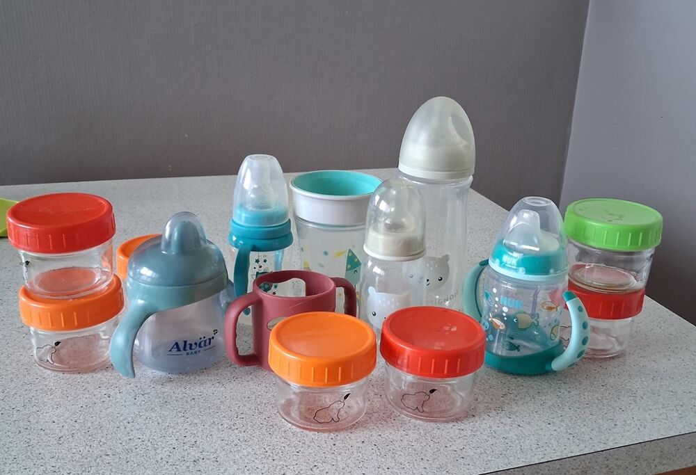 Lot biberons et accessoires b&eacute;b&eacute; Puériculture