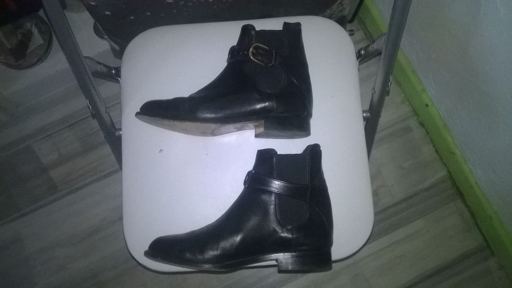 BOTTINES CHELSEA 
SEBAGO EN CUIR POUR FEMME 
Chaussures