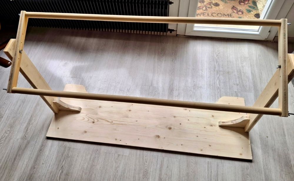 M&eacute;tier &agrave; broder artisanal, cadre r&eacute;glable Meubles