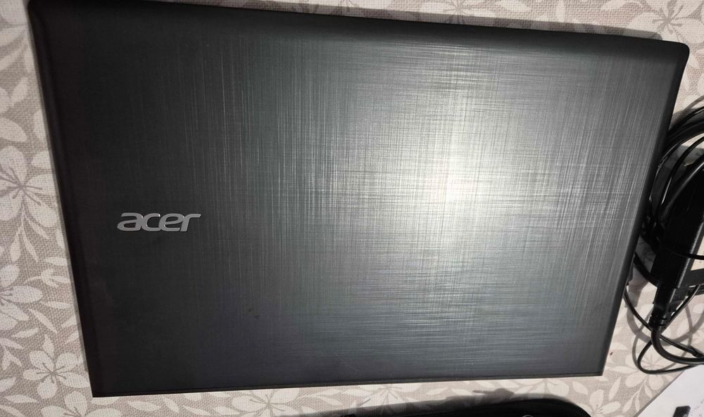 Ordinateur portable acer aspire E5€'774 core i3 4go 1to 17 pouces + chargeur + sacoche Matériel informatique