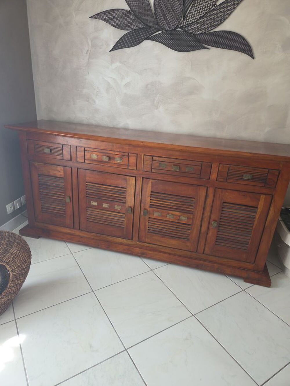 Buffet bas + table acacia massif.
Attention :meuble lourd Meubles