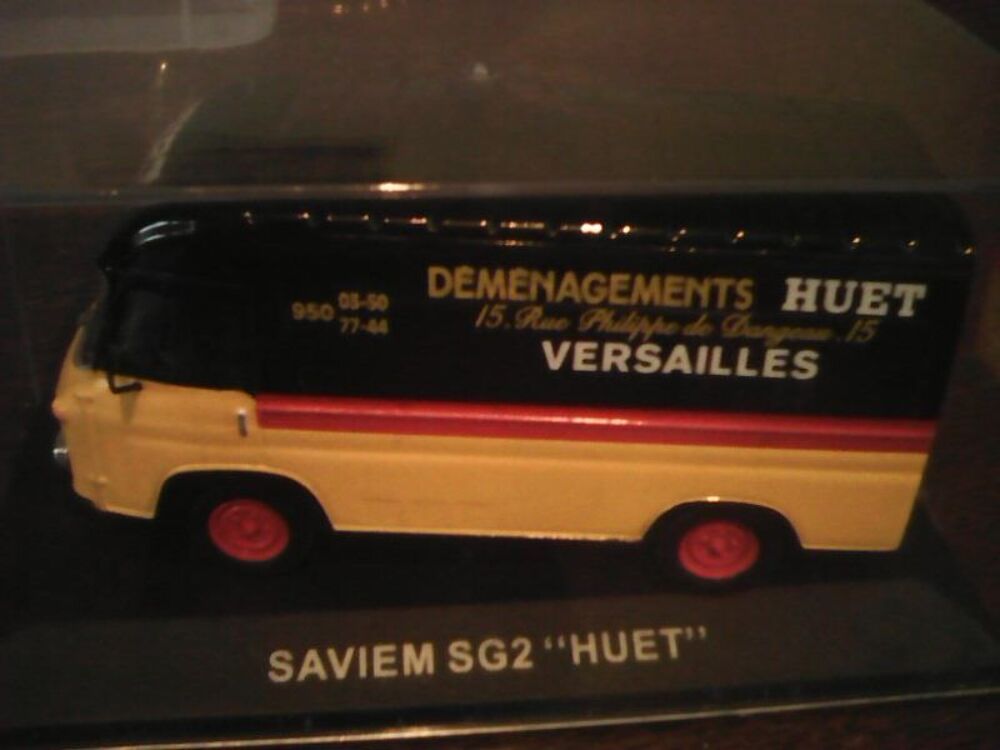Camionnette Saviem SG2 Huet D&eacute;m&eacute;nagement Mod&egrave;le r&eacute;duit 1/43 