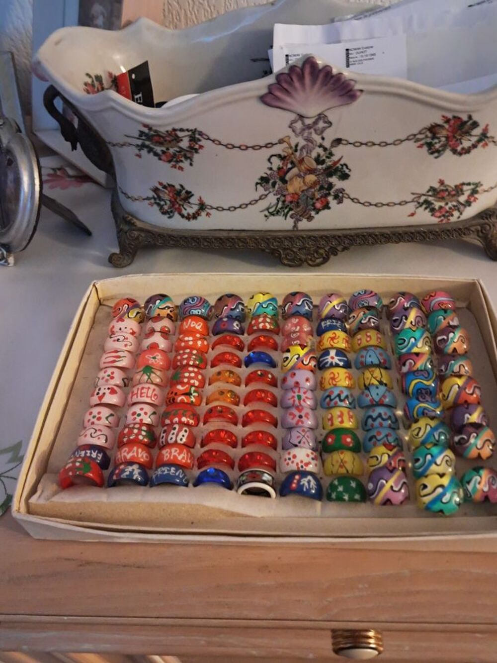 Lot de 97 bagues pour ados . Bijoux et montres