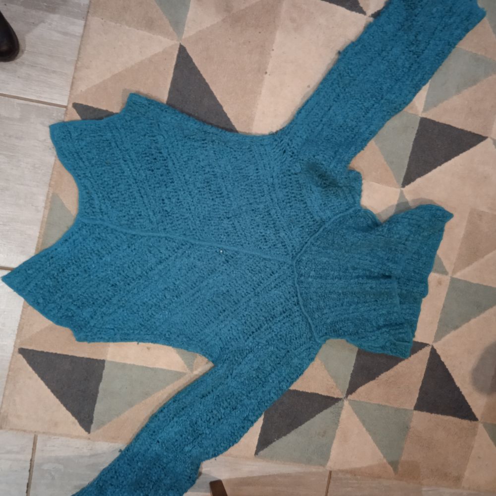 Pull bleu court col roul&eacute; T 2 80 % acrylique 17% mohair 3% p Vêtements