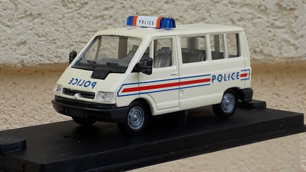 Renault Trafic vitr&eacute; Police 