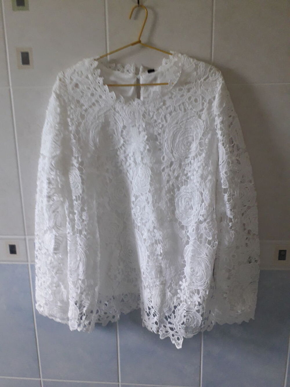 Haut uni en dentelle &agrave; manches longues Vêtements