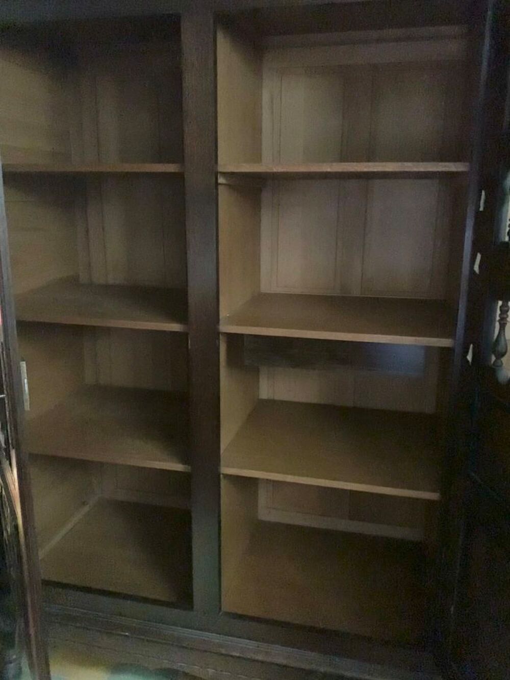 Armoire en bois massif moulur&eacute; - 3 portes Meubles