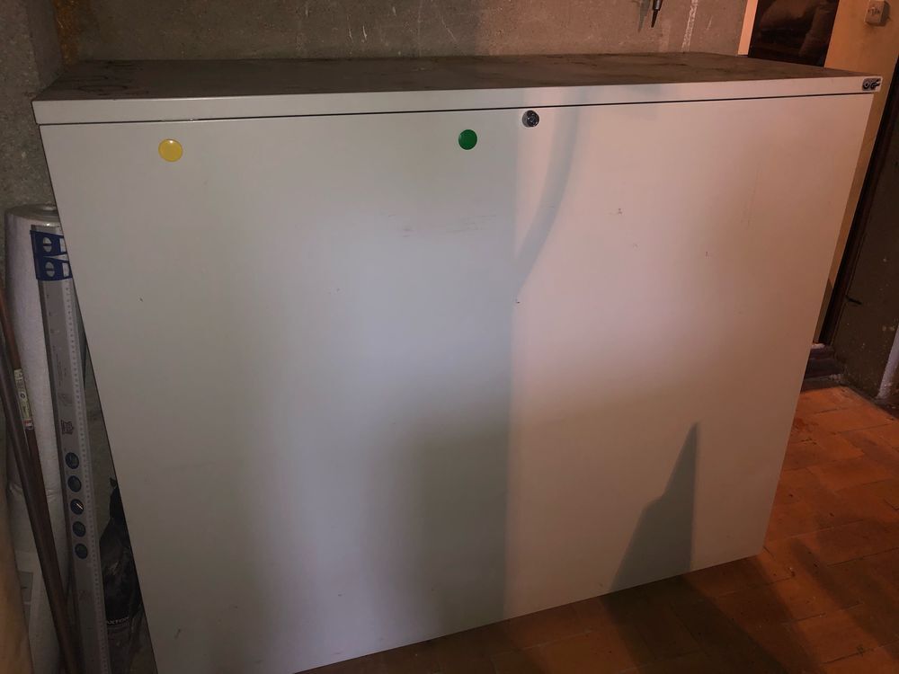 ARMOIRE A PLAN HORIZONTALE Meubles