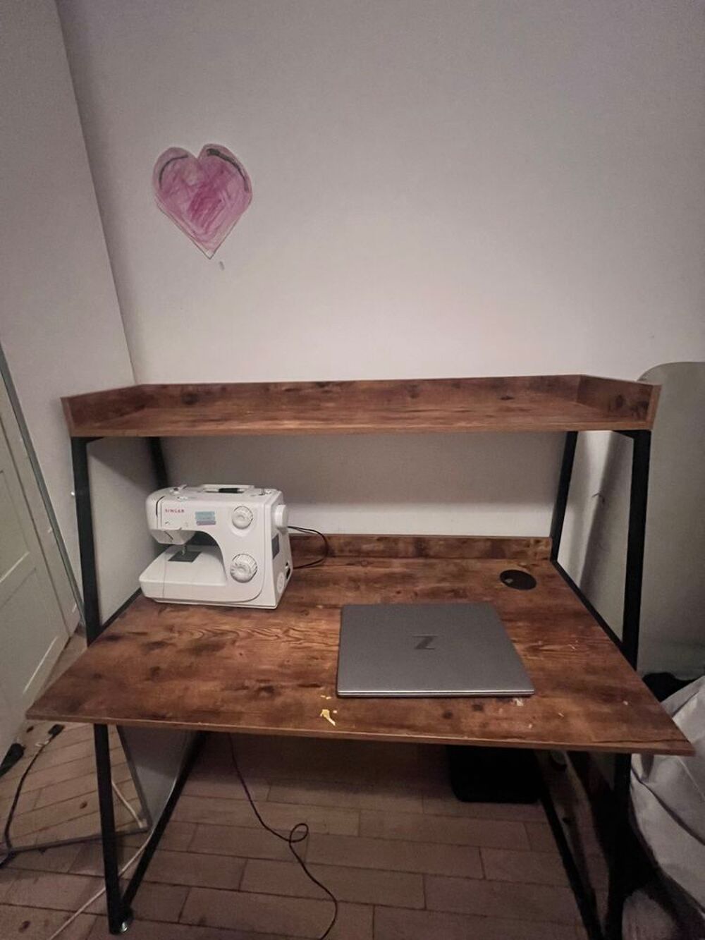 Bureau double &eacute;tag&egrave;re et fauteuil &agrave; saisir Meubles