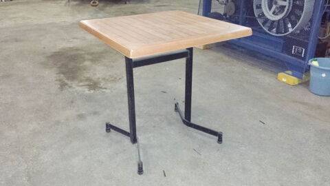 Table de bistrot en plastique imputrescible dimensions 70x70 0 Tours (37)