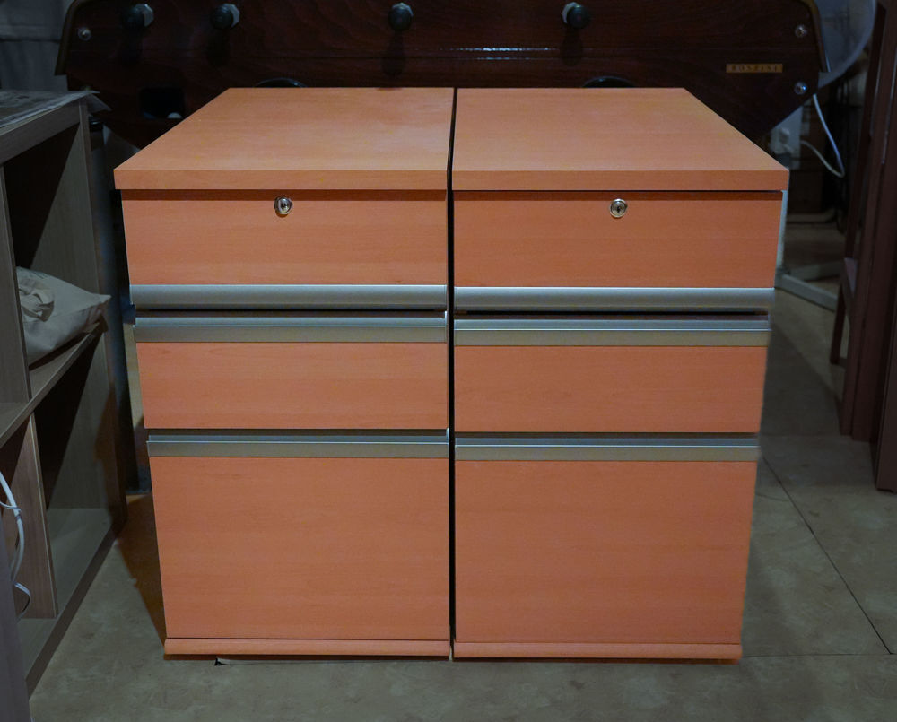 Bureau d'angle + 2 retours caissons + armoire-&eacute;tag&egrave;res Meubles