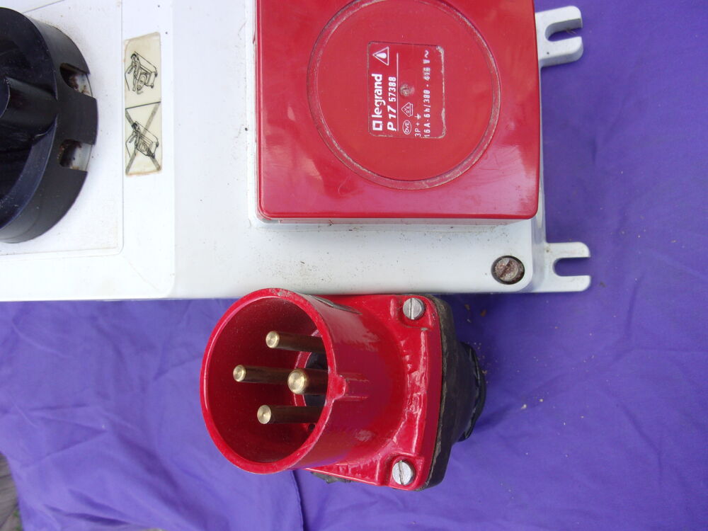 coffret mono prise 3 phases Bricolage